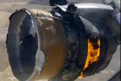 El avión perdió una de las turbinas, pero pudo aterrizar de emergencia