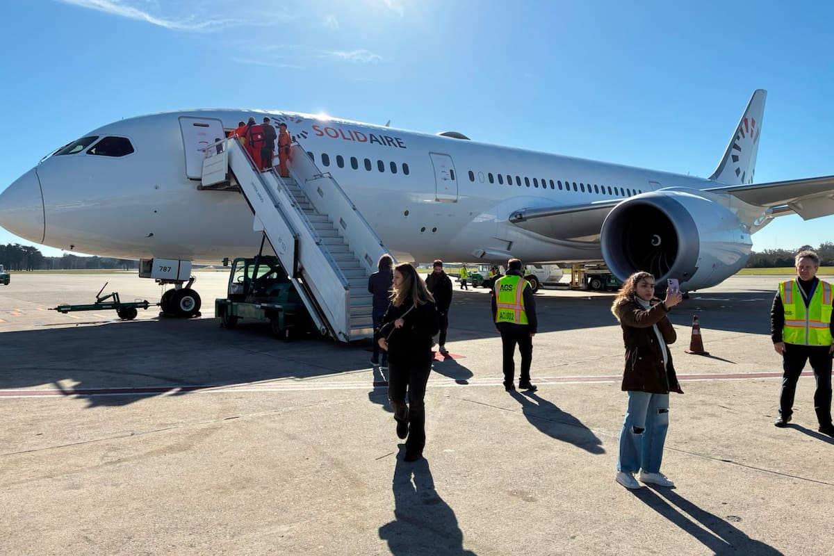 El avión piloteado por Enrique Piñeyro trasladará, para el fin de la semana, 100 toneladas de insumos de emergencia a Venezuela