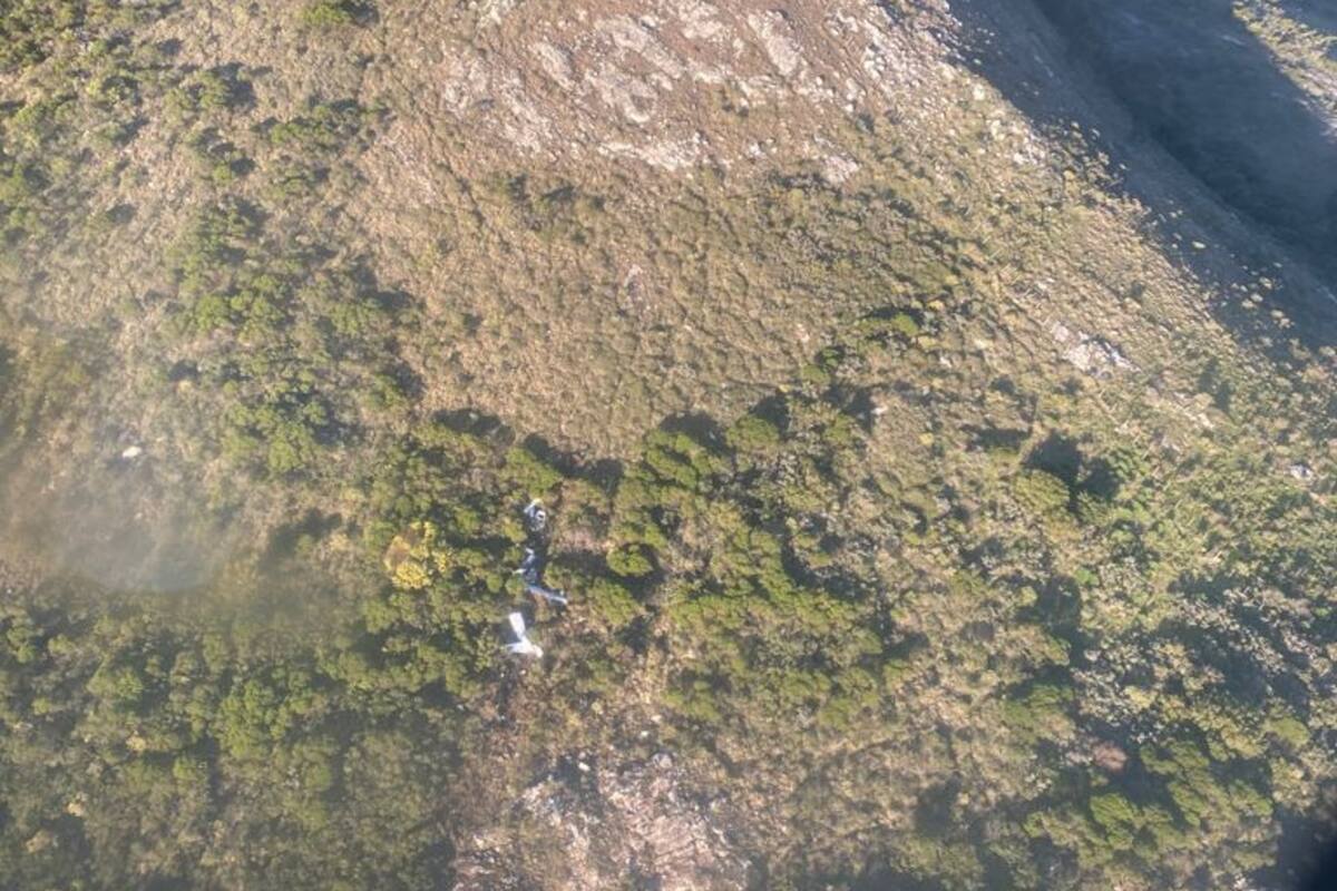El avión privado, que había salido del aeropuerto de San Fernando y transportaba a dos tripulantes, fue encontrado estrellado en las Sierras de las Ánimas