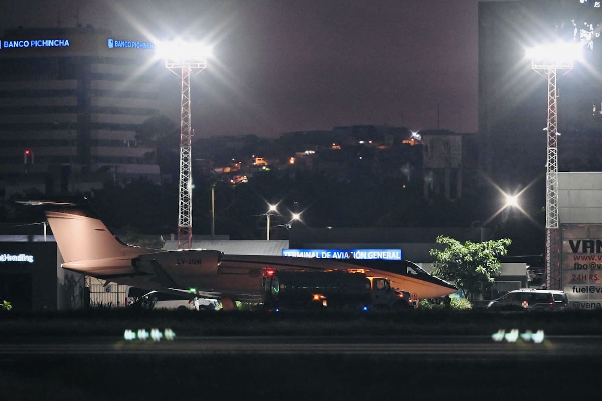 El avión que llevó a Flavio Bolsonaro, en Guayaquil