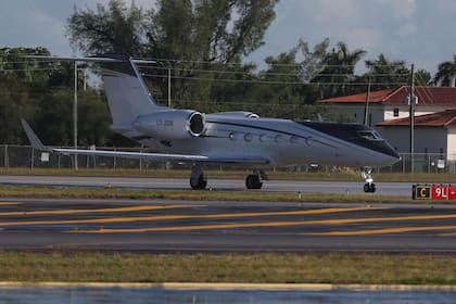 El avión que trasladó a Bolsonaro, ya en Estados Unidos