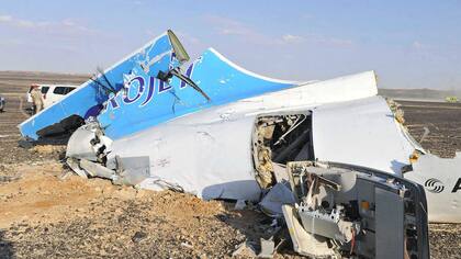 El avión quedó destrozado en el norte del Sinaí egipcio
