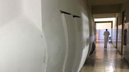 El avión se encuentra en el cuarto piso, en el sector de dermatología