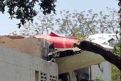 El avión se estrelló contra el comedor de un instituto médico