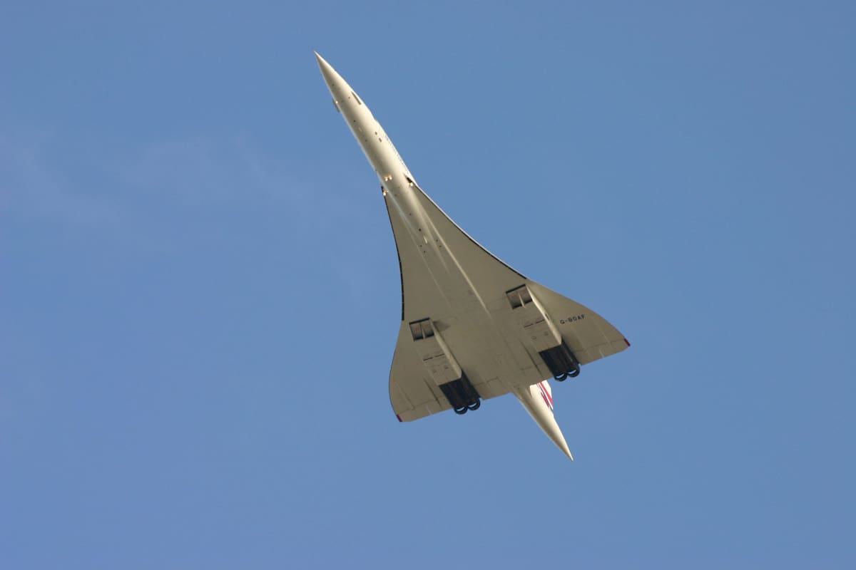 El avión supersónico de pasajeros Concorde voló por primera vez el 21 de enero de 1976