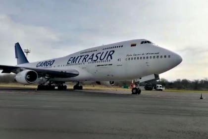 El avión venezolano-iraní está retenido por orden judicial en Ezeiza