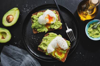 El avocado toast es fácil de hacer en la mañana