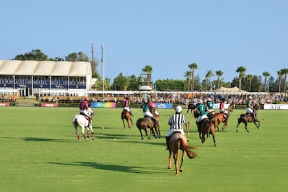 El Ayala Polo Club con sus tribunas llenas en cada partido.
Fotos: Polo by Garrahan