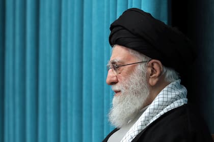 El ayatolá Alí Jamenei, líder supremo iraní, cuya detención ha sido ordenada por la Justicia argentina