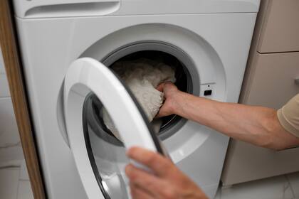 El azúcar se presenta como aliada fundamental para el cuidado de las cortinas (Foto: Freepik)