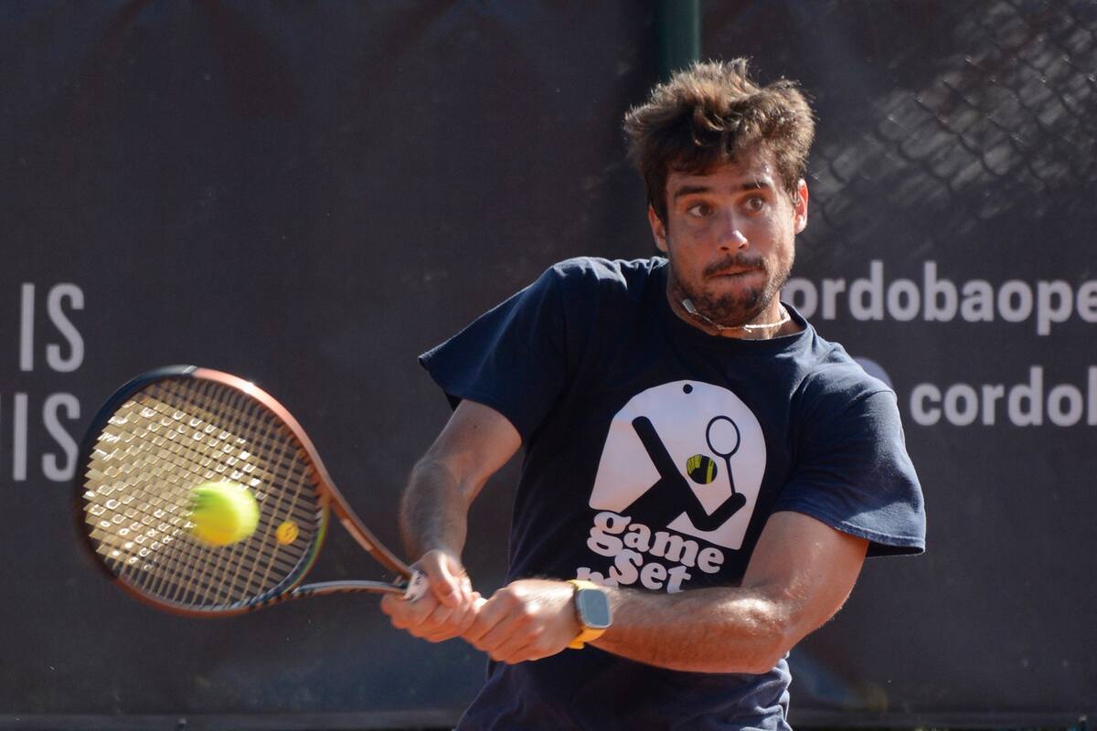 El bahiense Guido Pella durante uno de sus ensayos en el Córdoba Open, donde este martes debutará frente al italiano Andrea Vavassori