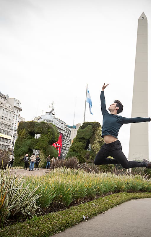 El bailarín argentino Lucas Erni, solista del Ballet de San Francisco, en una producción de fotos durante su reciente visita a Buenos Aires