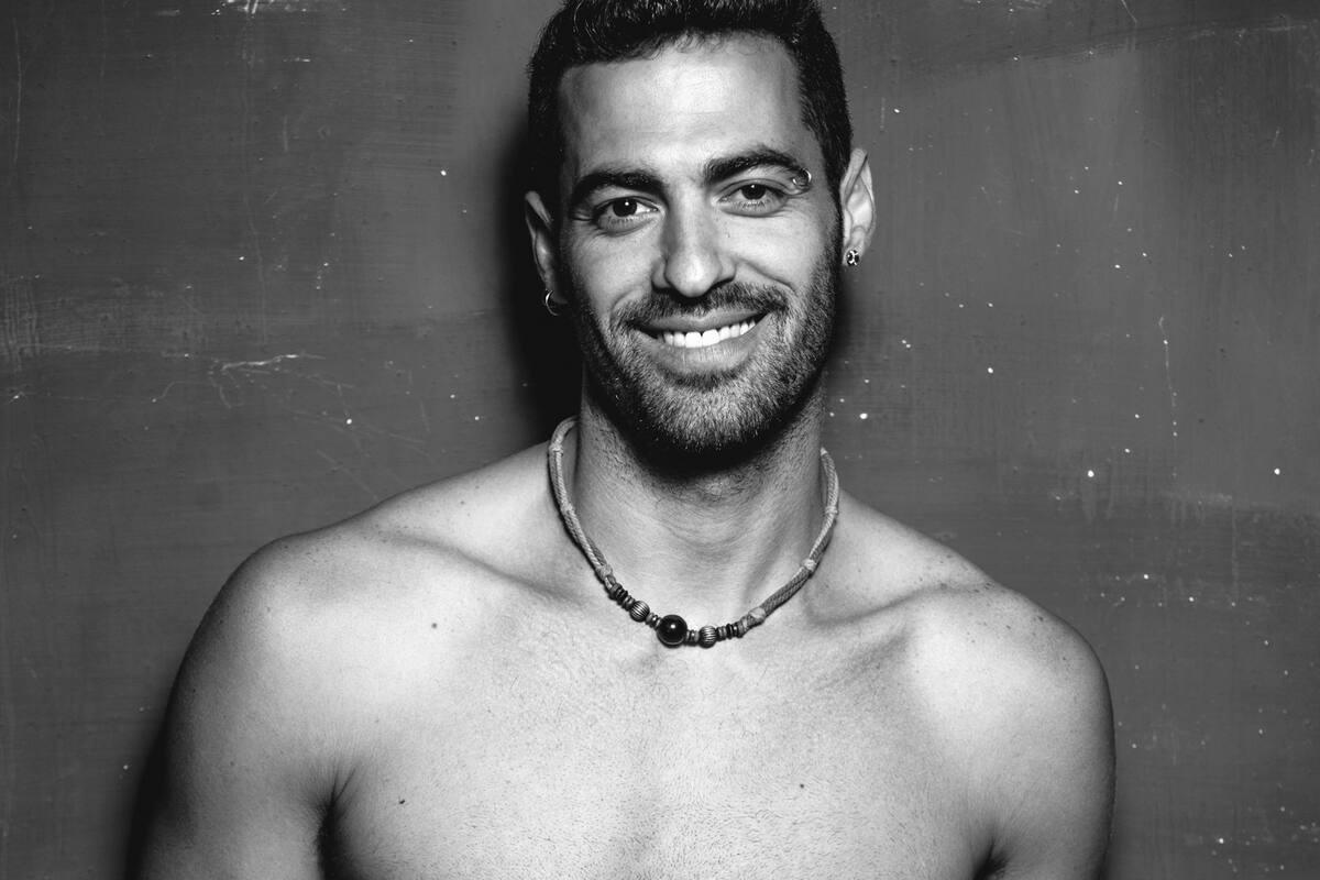 El bailarín nació en Santa Fe y su pasión es el tango.