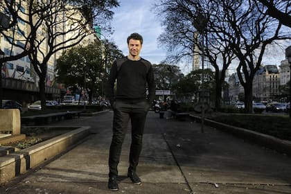 El bailarín y director retoma su actividad