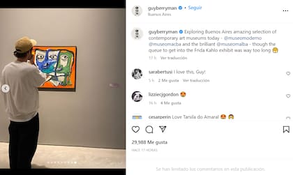 El bajista de Coldplay recorrió los museos porteños.