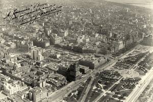 El bajo (Paseo Colón) y la Plaza de Mayo en una foto que Broszeit le dedicó a su socio Juan B. Borra en 1928.