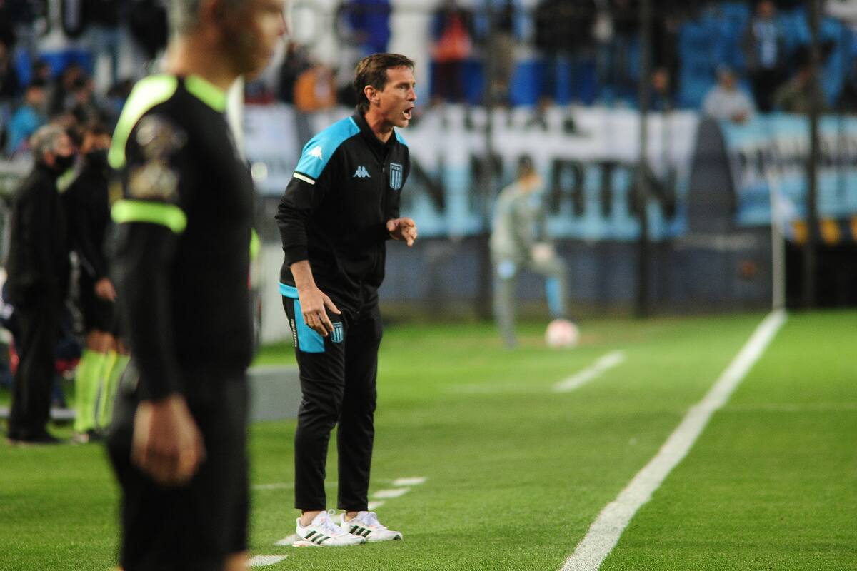 El balance de Claudio Ubeda como DT interino de Racing es malo: tres triunfos, cinco empates, cuatro derrotas (la última, ante Platense, el viernes por la noche)