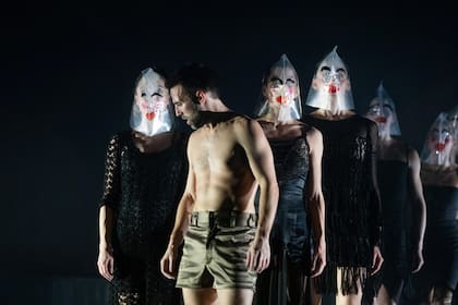 El Ballet Contemporáneo del Teatro San Martín frente a un nuevo desafío físico: bailar con máscaras plásticas