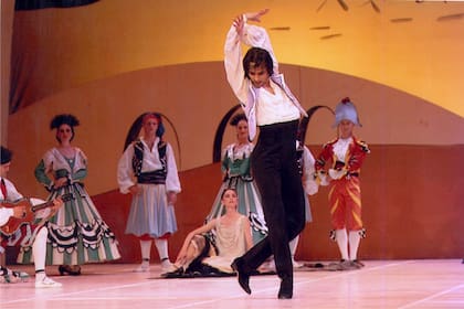 Igor Yebra, en la Ópera de Roma, interpretando el ballet “El sombrero de tres picos”, con vestuario y escenografía de Picasso