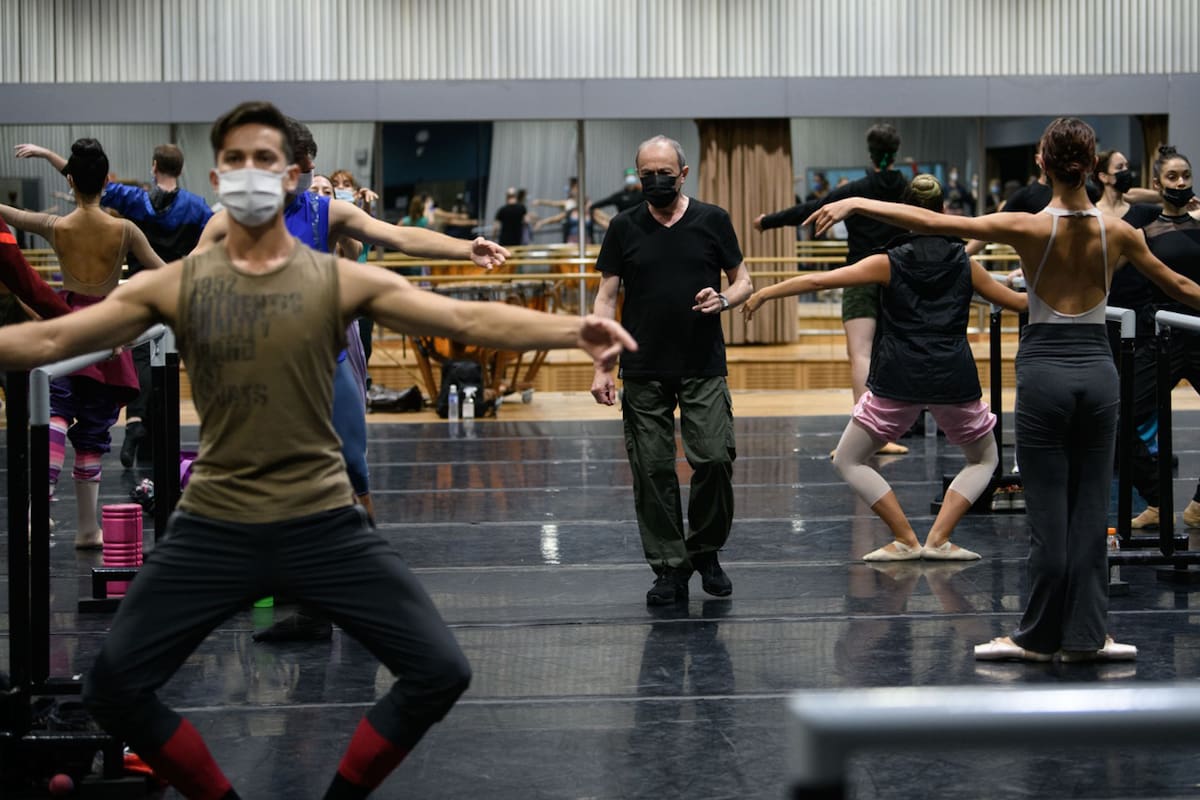 El Ballet Estable del Teatro Colón en clase con el nuevo director, Mario Galizzi