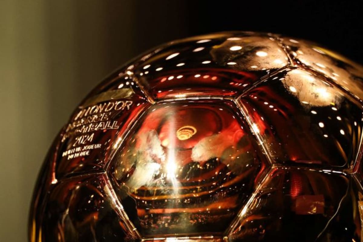 El Balón de Oro es la máxima distinción a jugadores de fútbol en el mundo (X/@CNNEE)