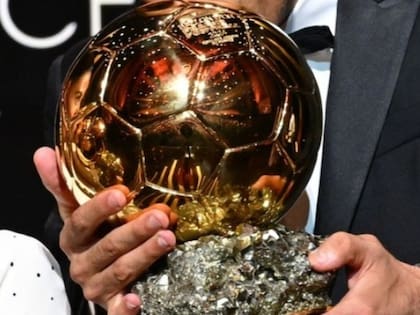 El Balón de Oro es la máxima distinción a jugadores de fútbol en el mundo (X/@CNNEE)