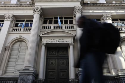 El Banco Central (BCRA) forzado a defender el techo de la banda cambiaria