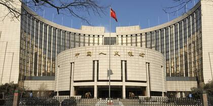 El banco central de China, mientras todos los ojos están puestos en cómo los altos funcionarios reunidos para una reunión clave en Beijing podrían tratar de abordar el creciente malestar económico del país