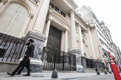 El Banco Central informó a la Aduana y al Ministerio de Agricultura las sanciones para suspenderlas de los registros