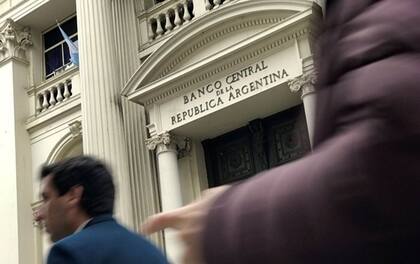 El Banco Central vendió US$1110 millones la semana pasada para defender el esquema cambiario