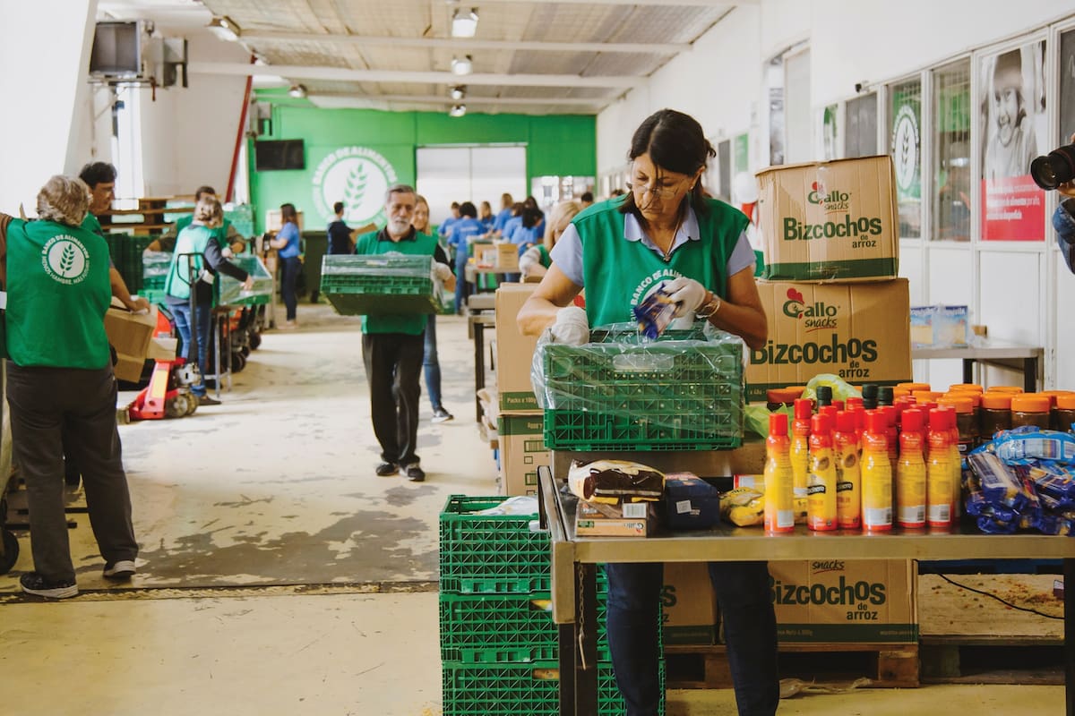 El Banco de Alimentos de Buenos Aires selecciona aquellos que no van a comercializase para que no sean descartados