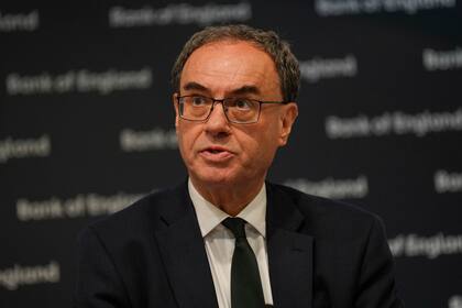 El Banco de Inglaterra baja las tasas; EEUU y Reino Unido anunciarán acuerdo comercial