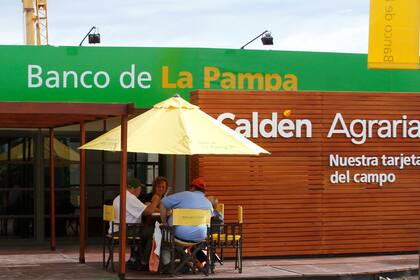 El banco de La Pampa tiene convenios con 40 empresas que estarán en la muestra