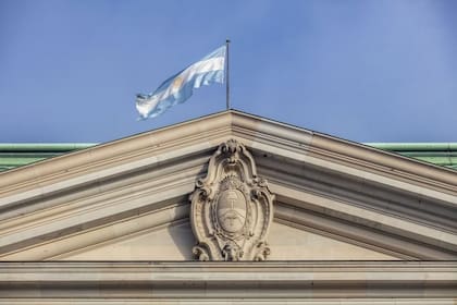 El Banco Nación cerró su cotización del dólar oficial el viernes, última jornada hábil, en $911,50 para la compra y $951,50 para la venta