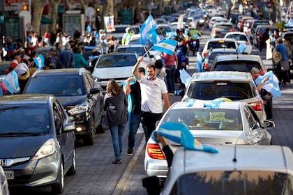 El banderazo del 19S por las calles de la ciudad de Mendoza