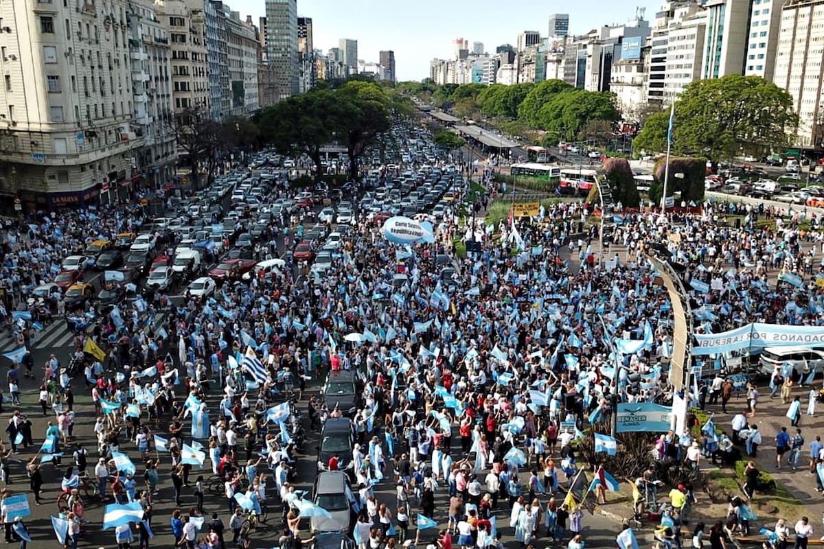 El banderazo del 8N en el Obelisco
