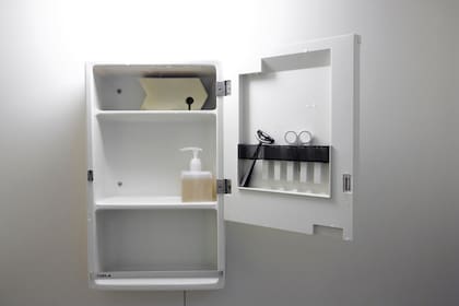 El baño austero de Fumio Sasaki