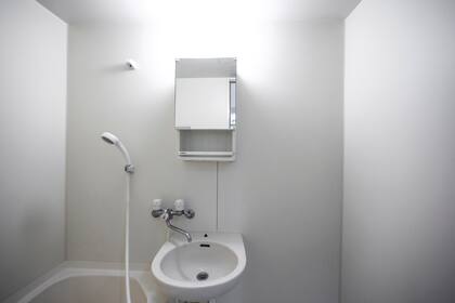 El baño austero de Fumio Sasaki