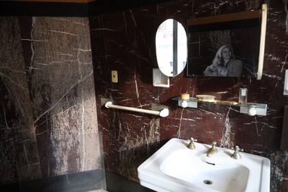 El baño que usaba también fue restaurado al igual que su espacio laboral y el vestidor que utilizó entre 1946 y 1952