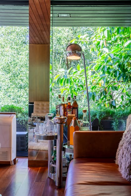 El bar, en el linving, de "la casa de mis sueños", de Pancho Dotto.