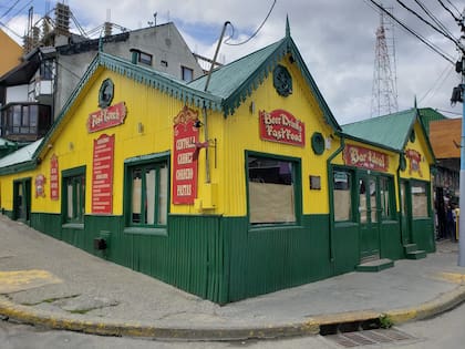 El Bar Ideal queda en Av. San Martín esquina Julio Argentino Roca.