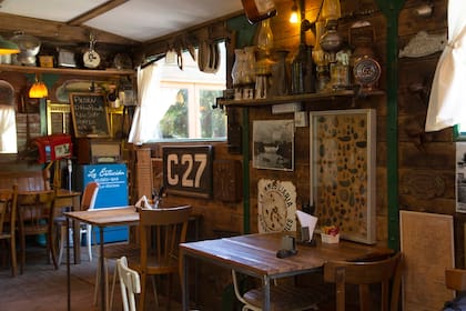 El bar museo La Estación y sus reliquias centenarias
