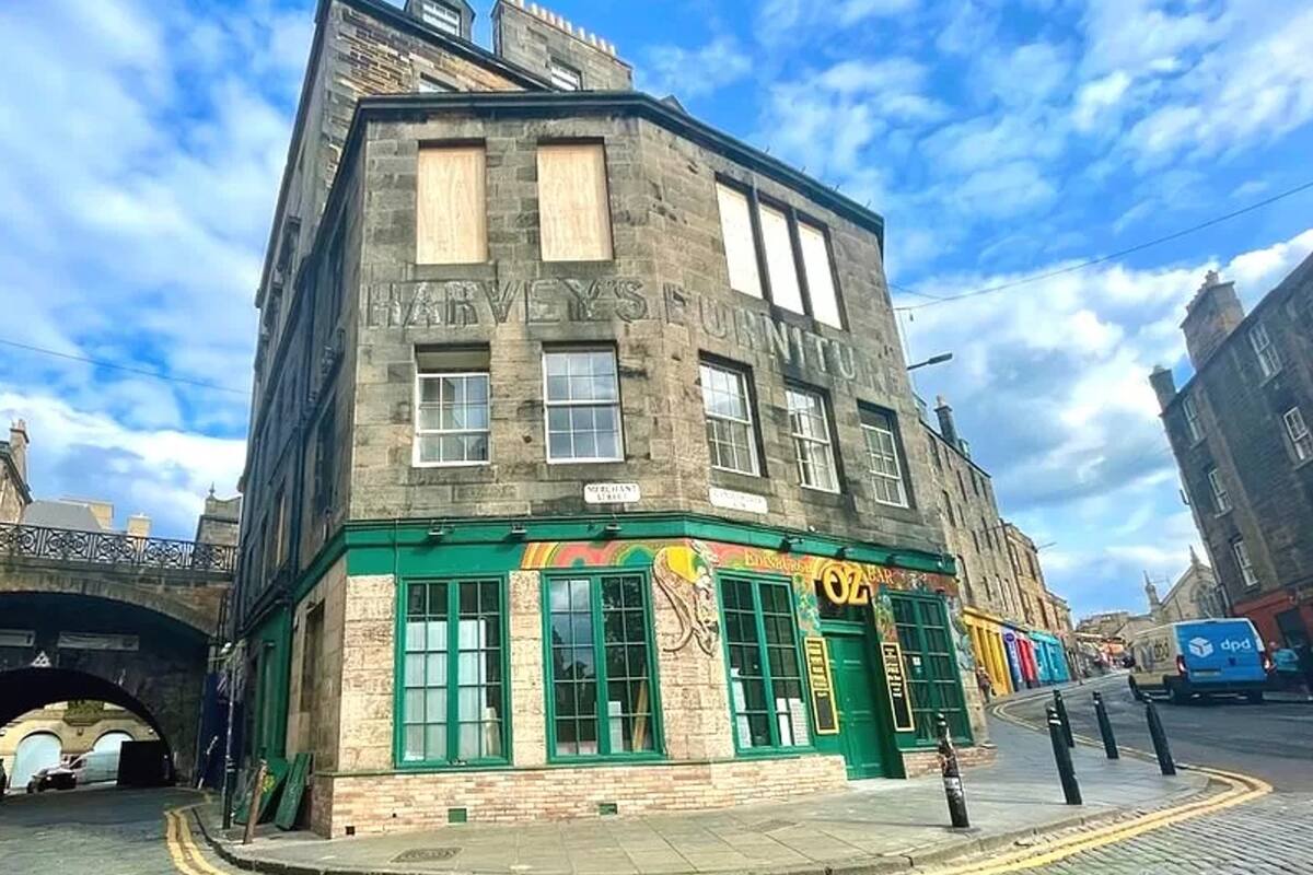 El bar se construyó en lo que antes fueron las inmediaciones de un lugar histórico; nadie sabía y unos constructores lo descubrieron