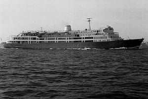 El barco 33 Orientales, que albergó a presos políticos en 1976 y años más tarde funcionó como crucero de placer