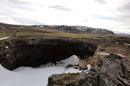El barco estaba oculto en una cueva en una zona cercana a un volcán que hizo erupción hace 1100 años