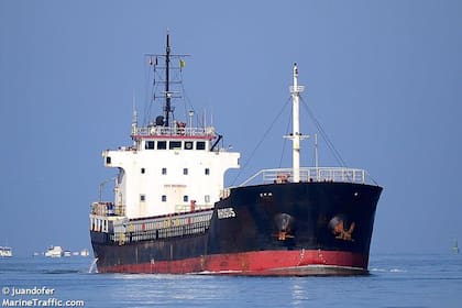 El barco Rhosus de bandera moldava transportó el cargamento de nitrato de amonio a Beirut en 2013