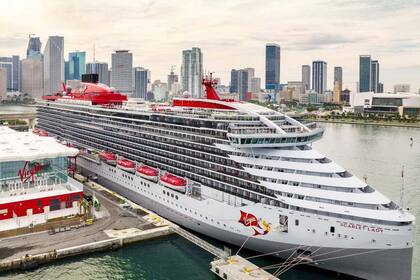 El barco Scarlet Lady tuvo su viaje inaugural a inicios de 2020
