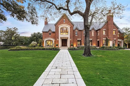 El barrio de Houston es lugar de mansiones y propiedades costosas con un diseño arquitectónico desde el colonial americano hasta el renacimiento Tudor