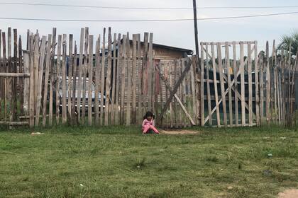 El barrio Fátima, en las afueras de Concordia, creció de 50 a 350 familias durante la cuarentena. Las familias viven hacinadas en ranchos muy precarios de madera, chapa y plástico