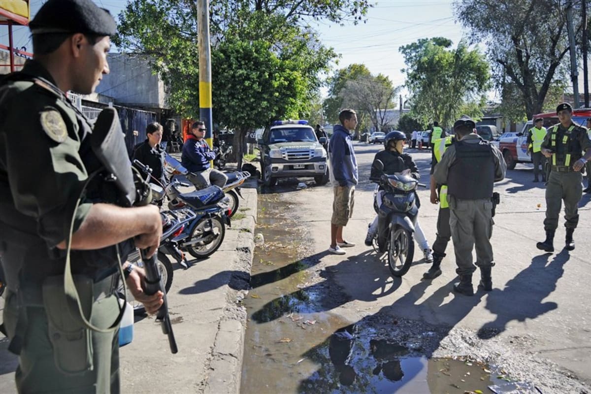 El barrio La Tablada, una de las zonas más peligrosas de Rosario, está copada por personal de la Gendarmería